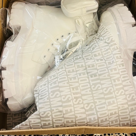 Steve Madden Thora boots - Picture 2 of 4